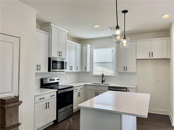 4th image of 54 S Auburn Landing Pl