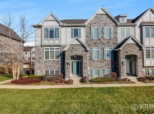 271 Fitzgerald Cir, Carol Stream, IL 60188