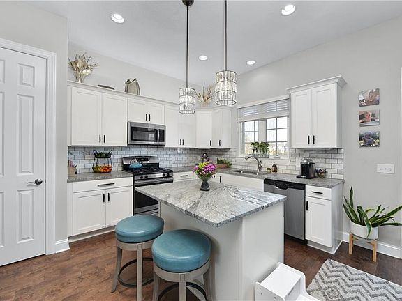3rd image of 32720 Albion Dr