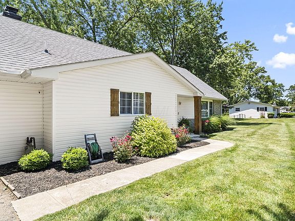 3rd image of 585 Edgewood Dr