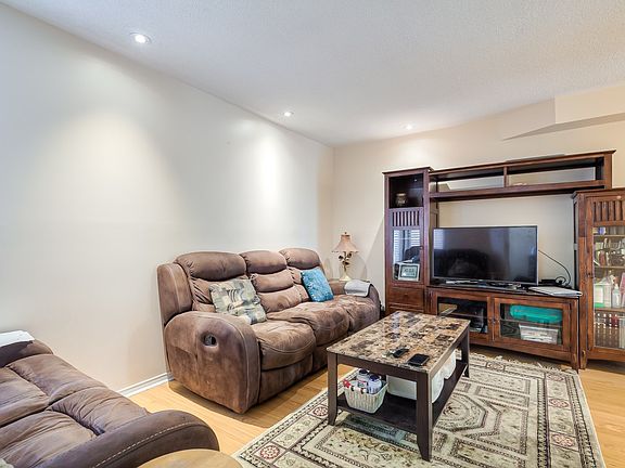 3rd image of 2555 Thomas St #107