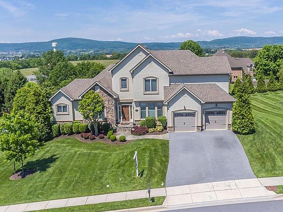 5th image of 10 Gladhill Dr