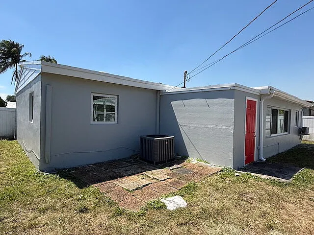6911 SW 12th St — Photo 14