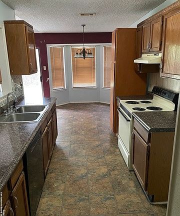 4th image of 13203 Larkbrook St