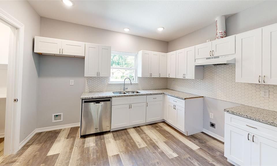 Large open concept kitchen