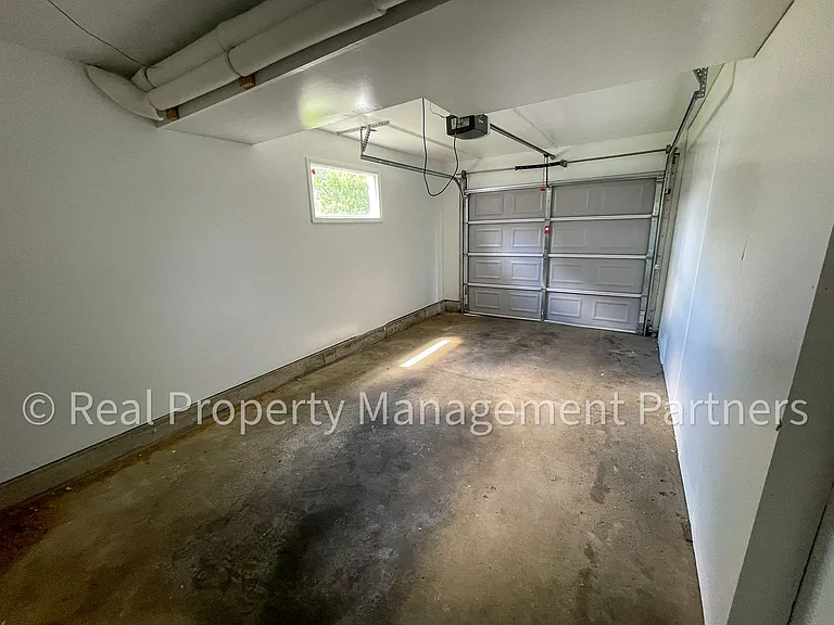 3920 Camelot Dr SE — Photo 21