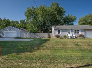 103 Franklin St, Center Point, IA 52213
