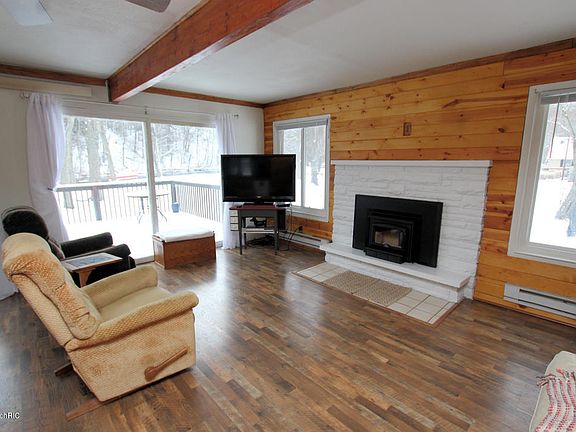 4th image of 4275 W Maple Dr