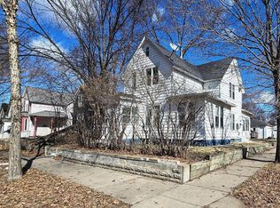 922 Woodbridge St, Saint Paul, MN 55117