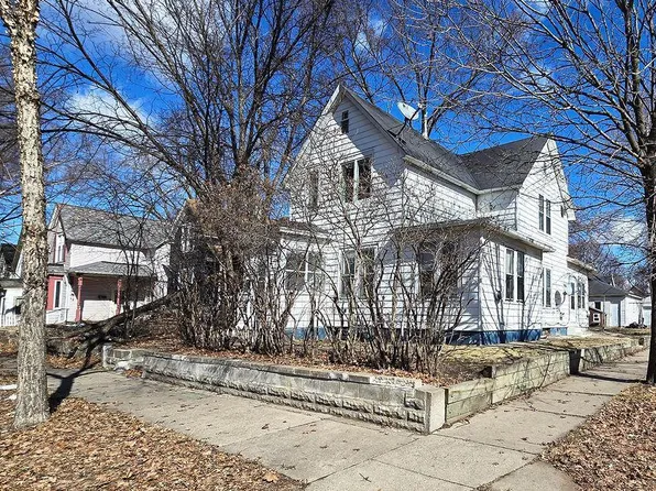 922 Woodbridge St, Saint Paul, MN 55117