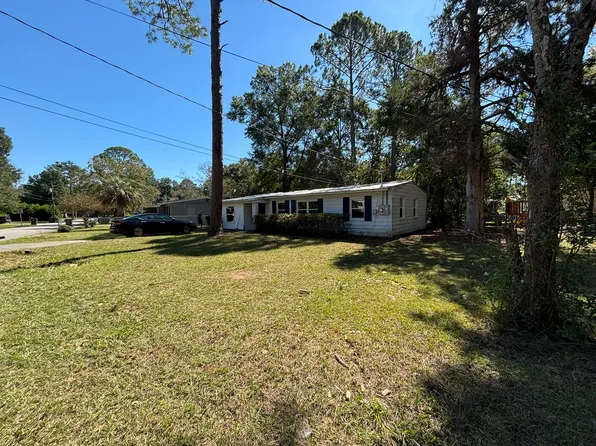2404 Spurgeon St, Waycross, GA 31501