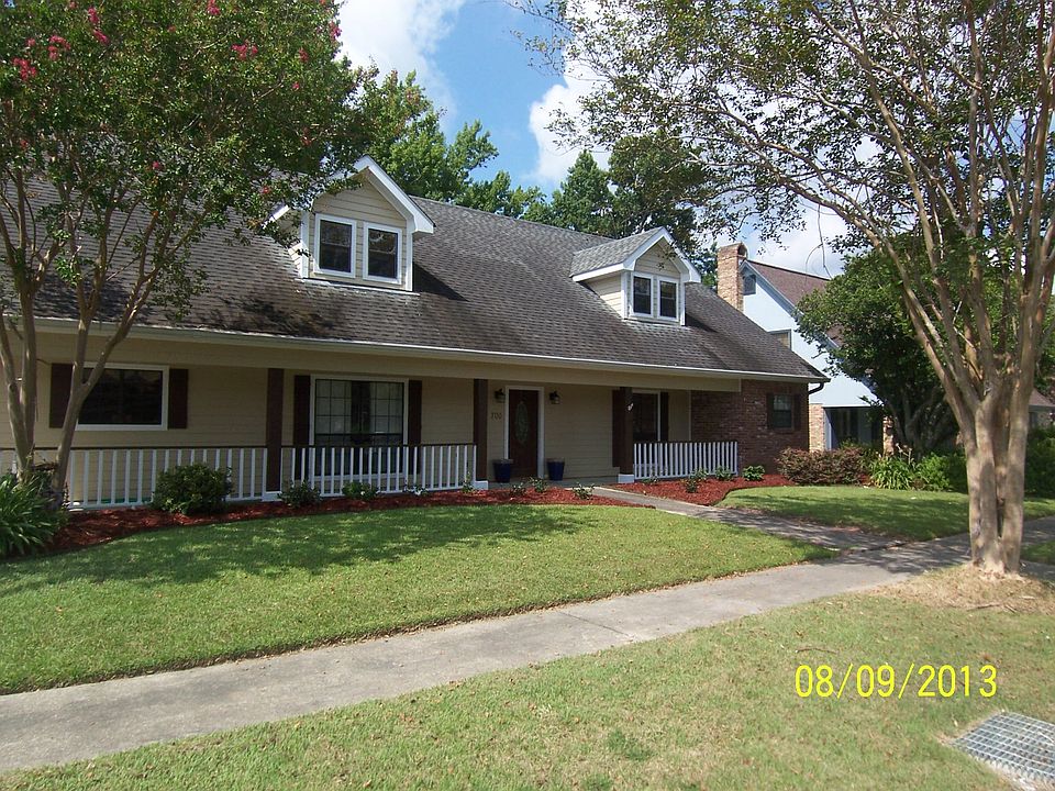 Spacious Front Porch