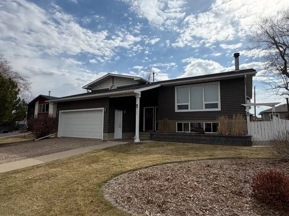 248 5th St W, Drumheller, AB T0J 0Y3