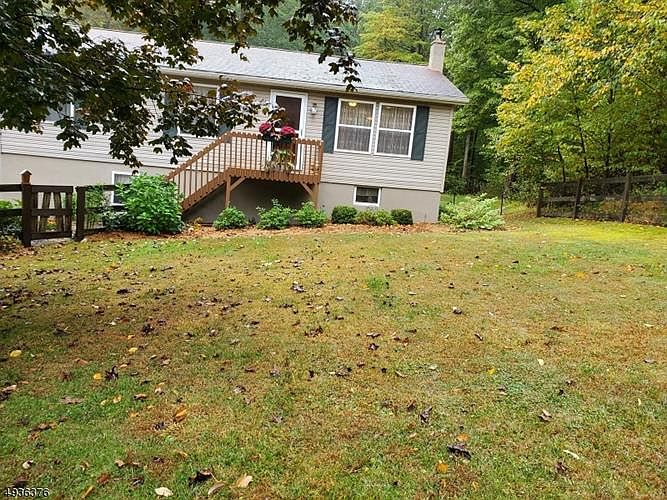 1st image of 10 Glen Dr