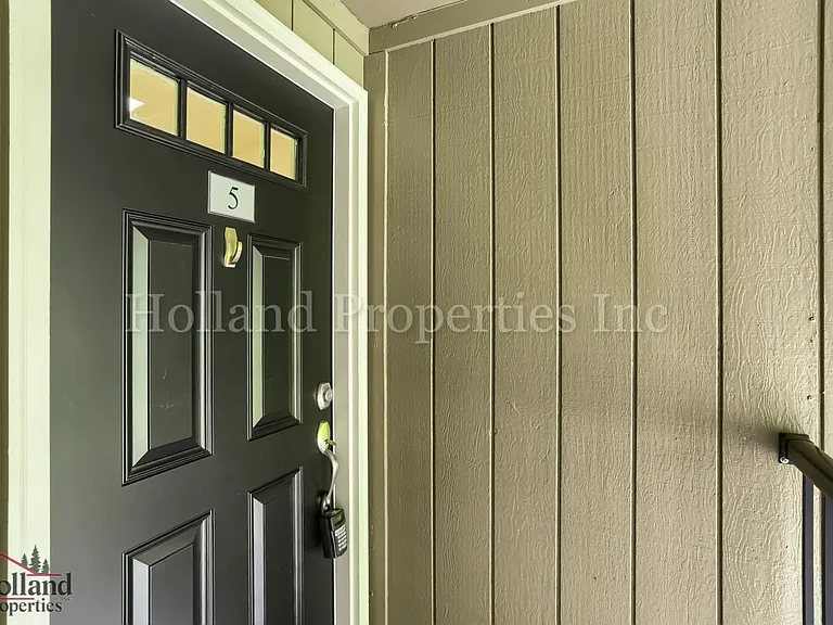 2680 SW 87th Ave #5 — Photo 2