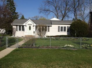 253 N Lee St, Mount Prospect, IL 60056