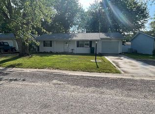 419 S Hickory St, Smithton, IL 62285