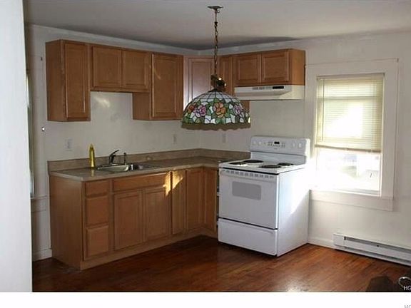 2nd image of 130 Maple Ave #4