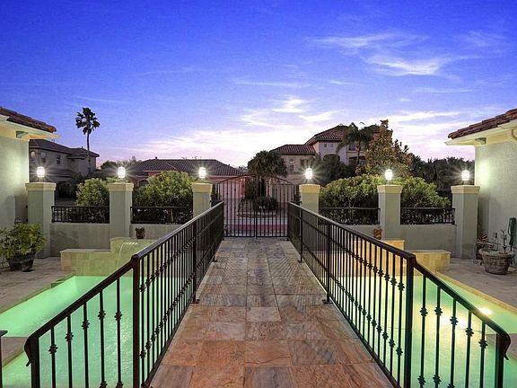 4th image of 529 Villa Dr