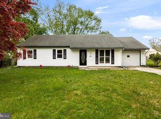201 Dickens Dr, Delran, NJ 08075