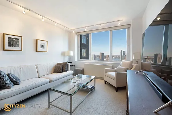 Rented by City Zen Realty | media 18