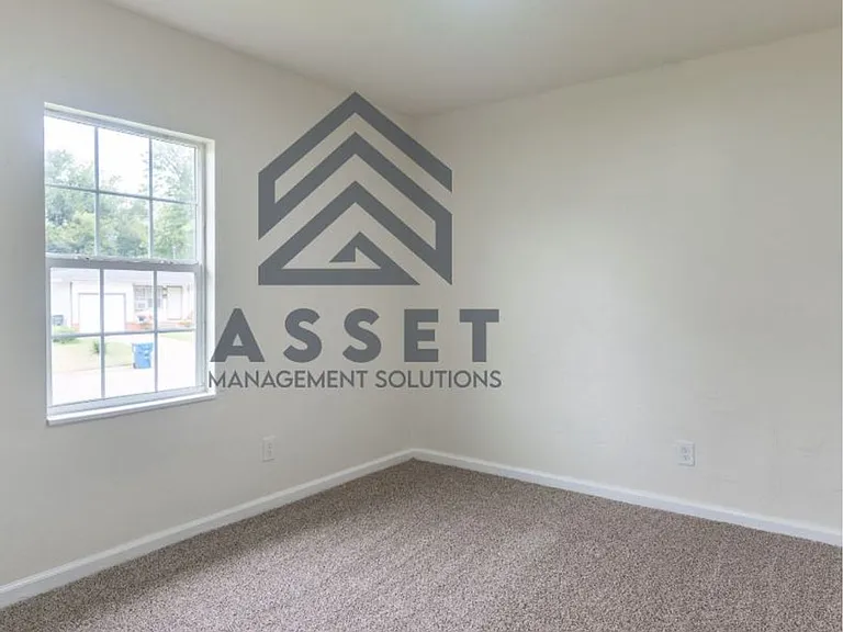1040 Sycamore Dr — Photo 14