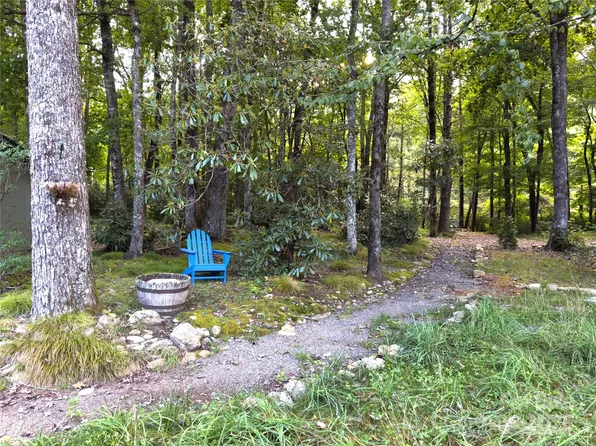 124 Sweetwater Rdg, Burnsville, NC 28714