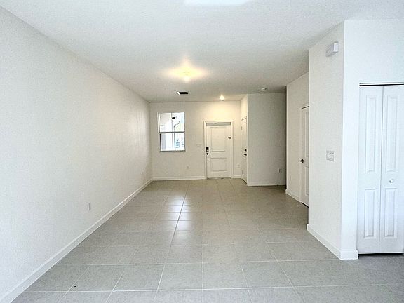 5th image of 2877 SE 24th Ave