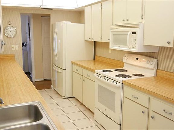 4th image of 304 Stoneham Dr