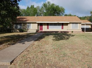 1610 Woodland Dr, Bryan, TX 77802