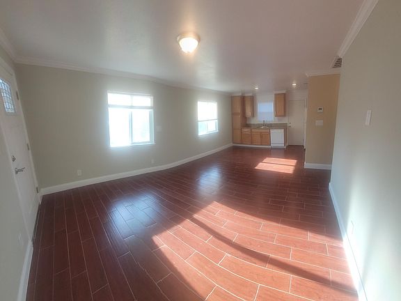 5th image of 1061 E San Antonio St