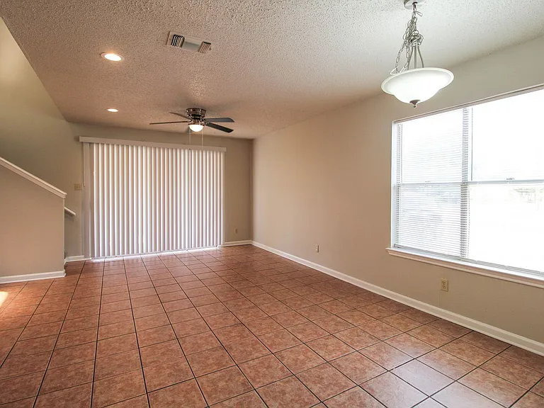 961 Schertz Pkwy — Photo 2