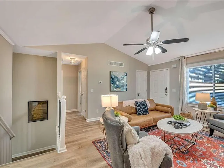 165 Bentley Pkwy — Photo 3