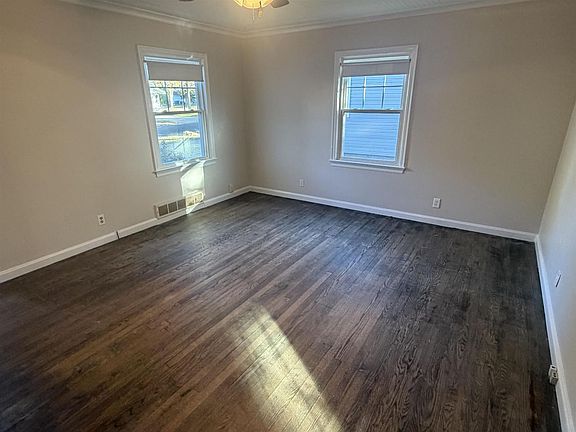 3rd image of 830 11TH AVENUE SOUTH
