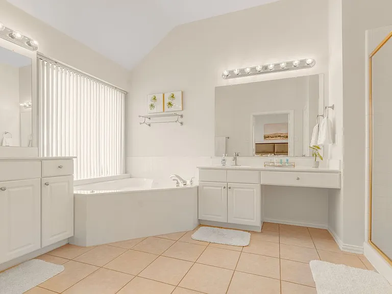 1438 Royal Oaks Dr — Photo 15