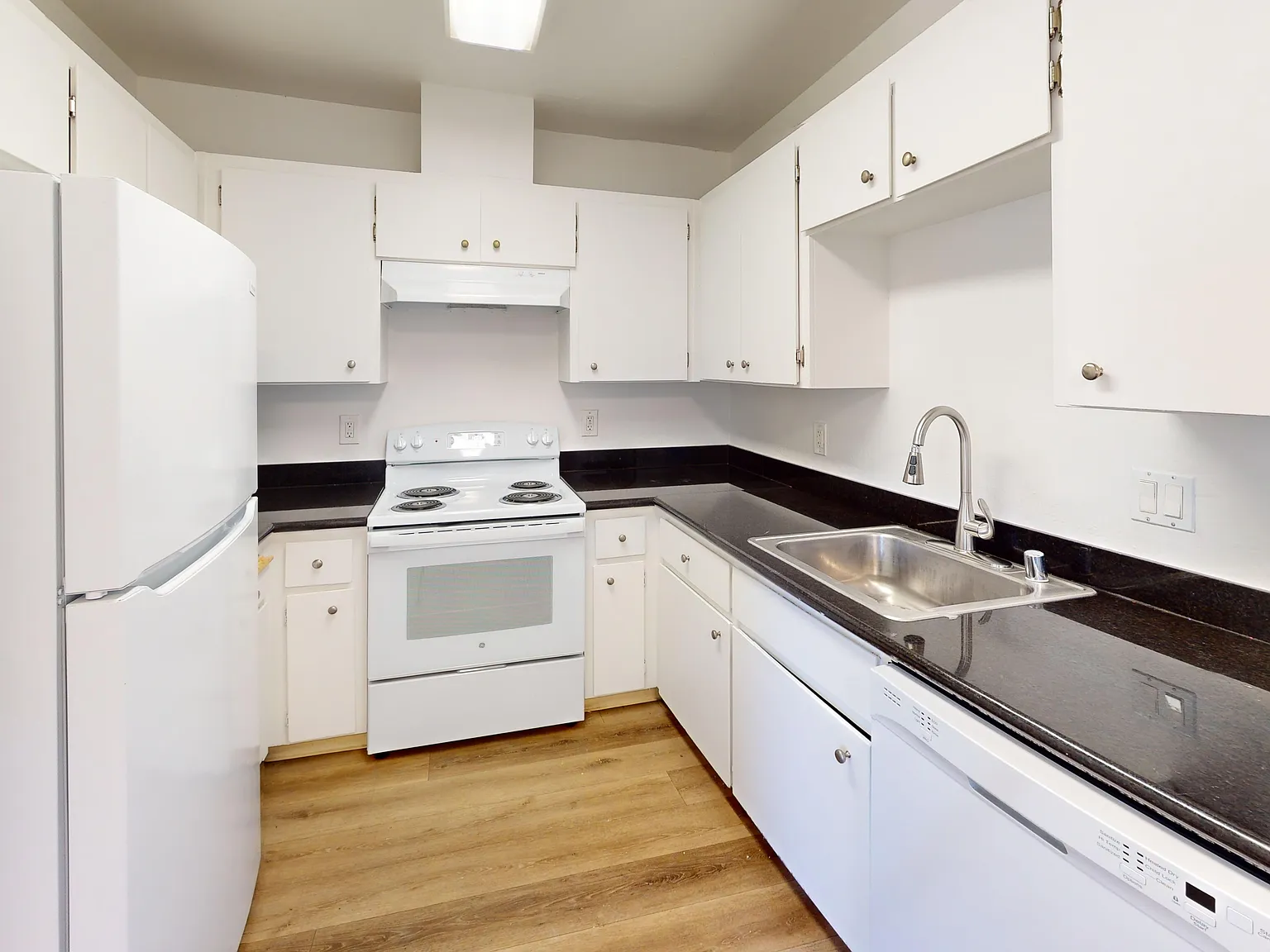 Spacious 2-Bedroom Townhouse in Novato — Photo 1