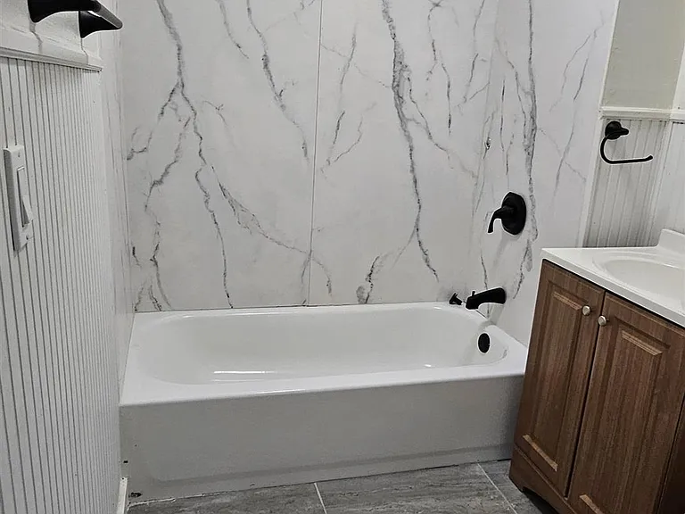 3233 Allison Bonnett Memorial Dr — Photo 2