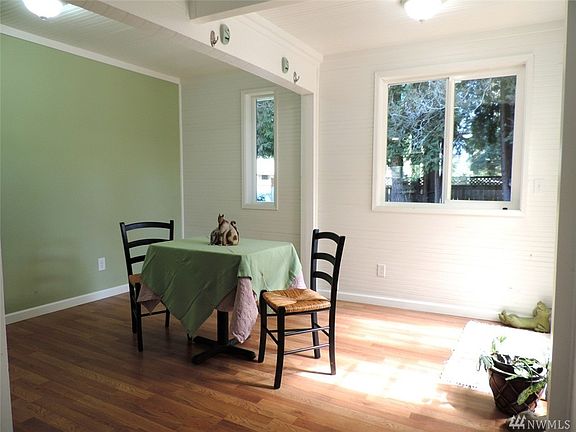 3rd image of 520 N St SE