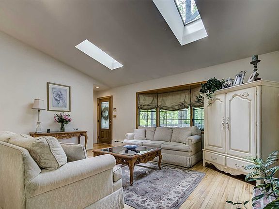 5th image of 694 Park Ave