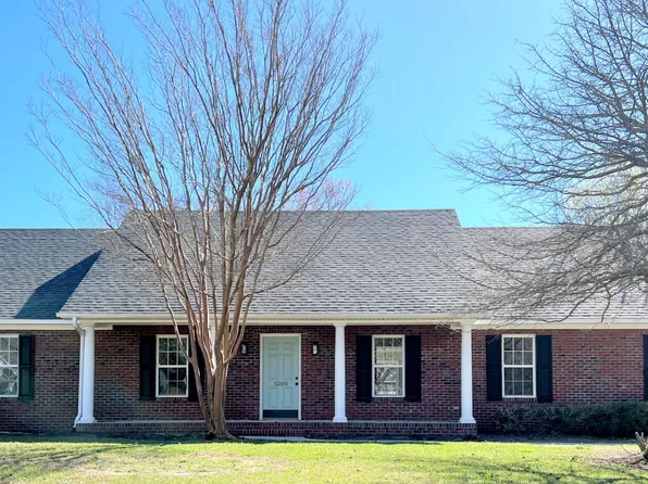 5200 Woods Edge Dr, Wilmington, NC 28409