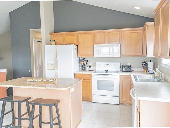 4th image of 281 Lind Ave