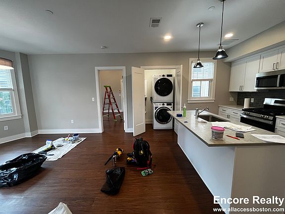 4th image of 376 Harvard St #384