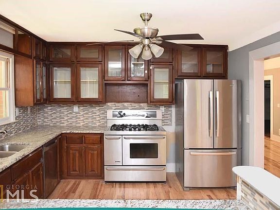 4th image of 3290 Creekside Dr SE