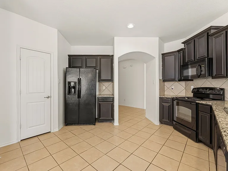 1011 Meadow Green Ct — Photo 7