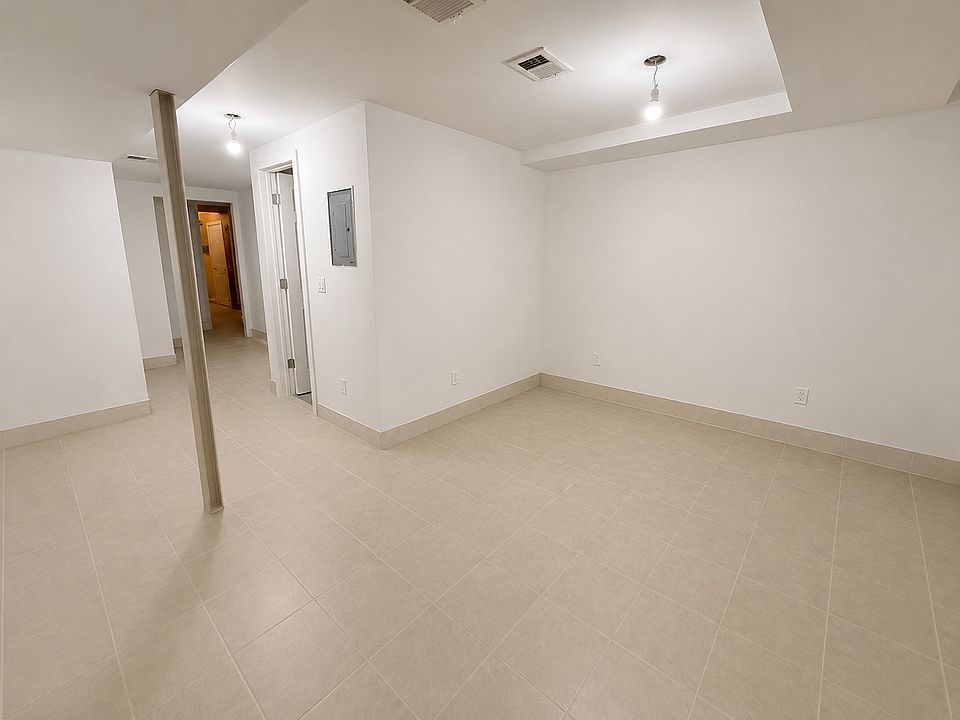2nd image of 2360 Saint Raymond Ave #Basement
