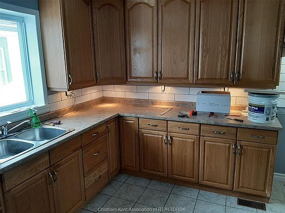 5th image of 141 Edgar St