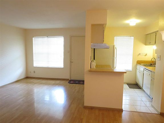 4th image of 5550 N Braeswood Blvd APT 107