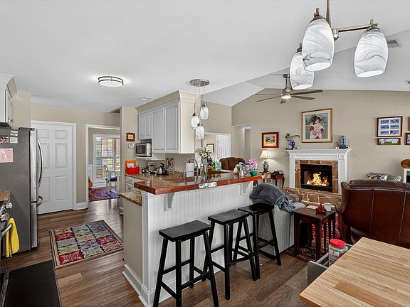 4th image of 733 Woodland Pointe Pl