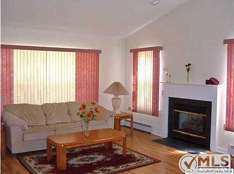 2nd image of 17 Narberth Way