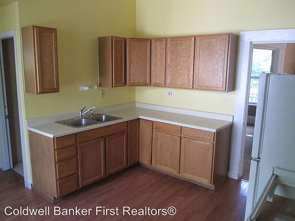 4th image of 216 Newell St